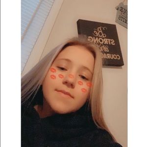 Meet your Posher, Adelina